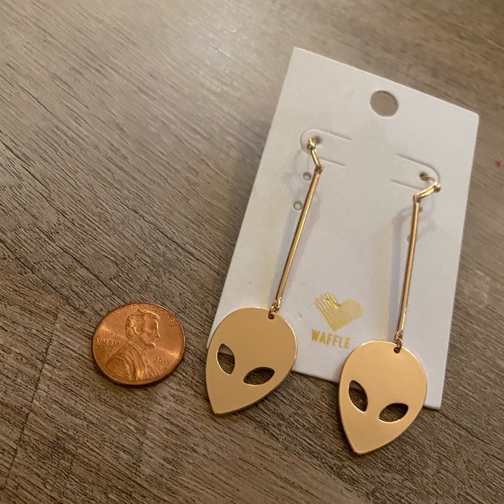 👽 🆕 Gold Alien Earrings 👽